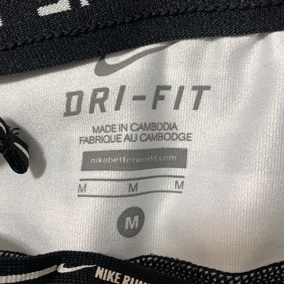 Nike Dri-Fit black and white style 645610-011 cropped leggings w/ zipper pocket - Picture 12 of 13